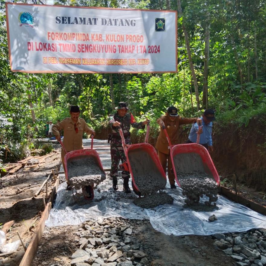 PJ Bupati Kulon Progo Kunjungi Lokasi TMMD di Padukuhan Ngaseman 